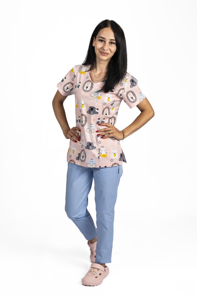 Oroszlánmintás orvosi köpeny három foltzsebbel 