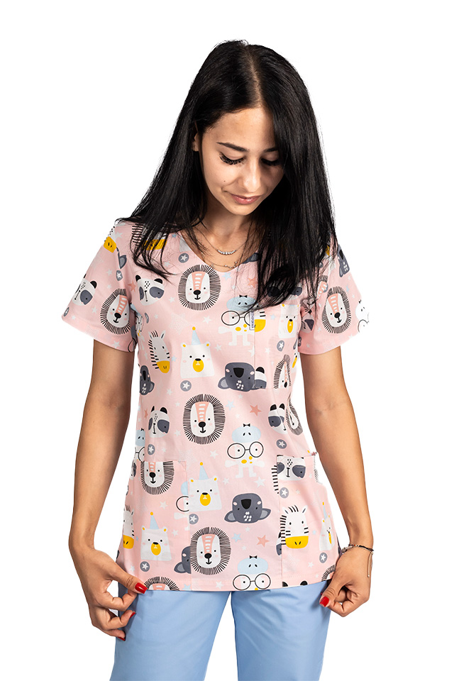 Oroszlánmintás orvosi köpeny három foltzsebbel 