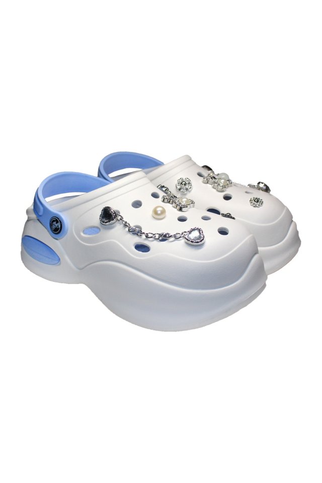 Fehér, kék színű orvosi klumpa nőknek - Klumpa díszítőelemekkel