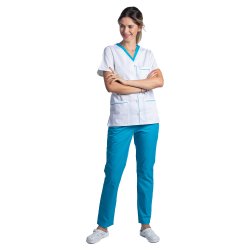 Orvosi öltöny fehér blúzból türkiz paspollal és türkiz nadrágból gumival