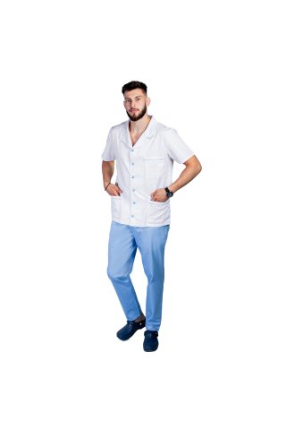 Fehér férfi orvosi öltöny kék pipával, hajtókás gallérral, gombbal és kék nadrággal