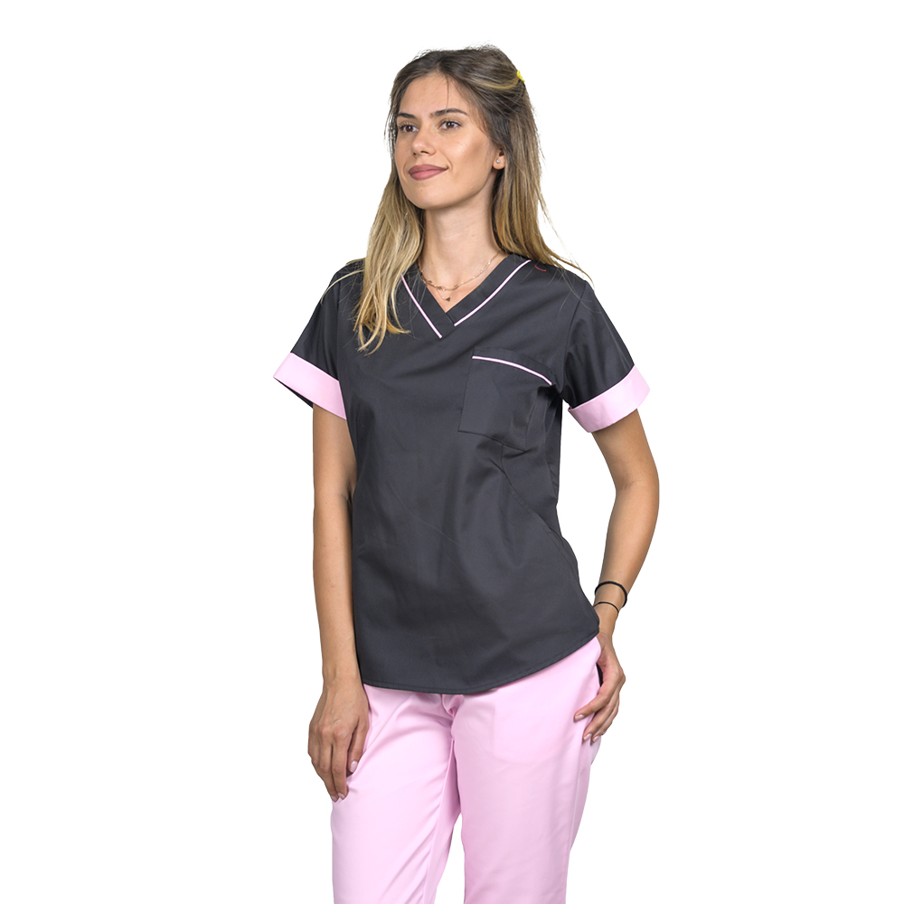Orvosi öltöny fekete paspol blúzból és halvány rózsaszín nadrágból, Amani modell