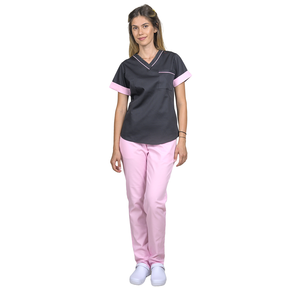 Orvosi öltöny fekete paspol blúzból és halvány rózsaszín nadrágból, Amani modell