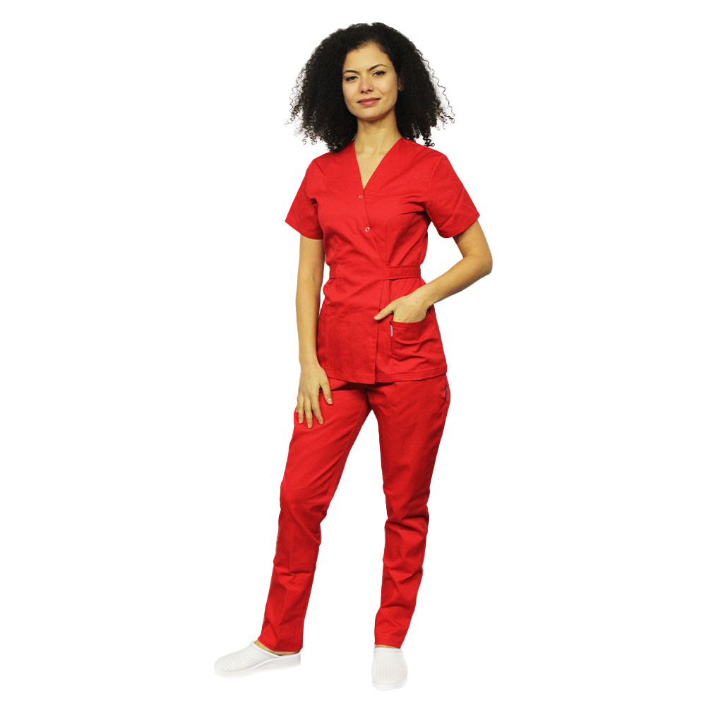 Piros orvosi öltöny, kimonó blúzzal és piros gumis nadrággal