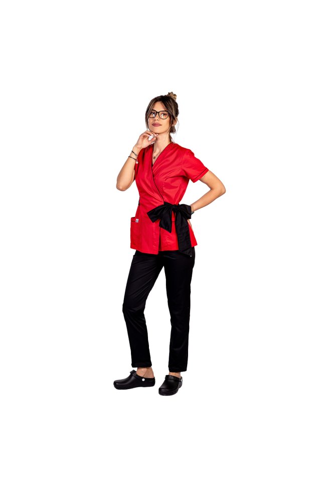 Orvosi öltöny piros kimonóval, fekete  paszpóllal és masni típusú övvel.