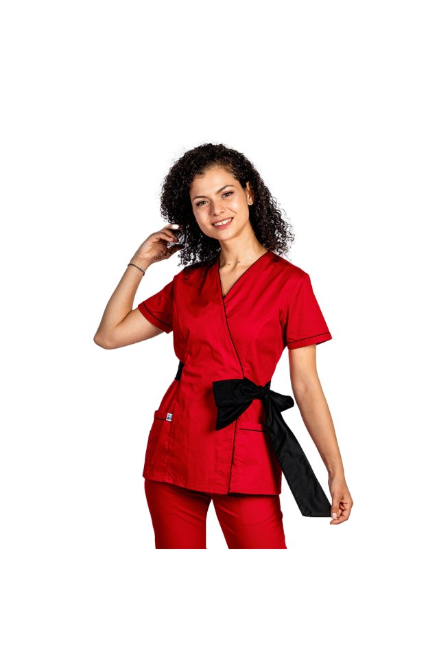 Orvosi öltöny piros kimonóval, fekete  paszpóllal és masni típusú övvel.