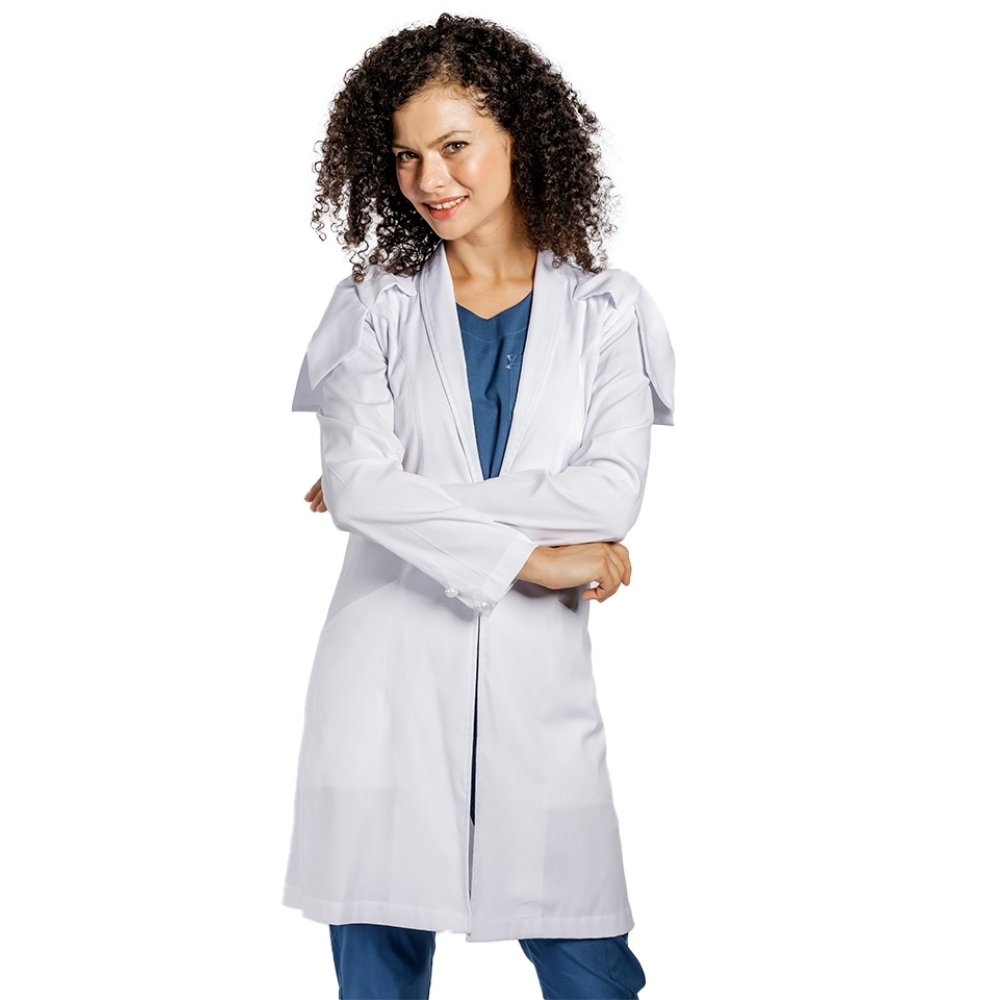 Fehér orvosi ruha Raisa, hölgy, kendőgallérral, gyöngygombokkal, két masnival és hosszú ujjú