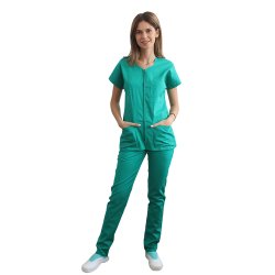 Sebészzöld orvosi öltöny, bütykös cipzáras blúz, három zseb és elasztikus nadrág